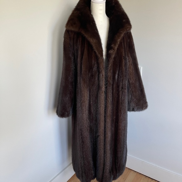 Sold : Classic High End Mahogany Mink Coat.(M) - Picture 8 of 9